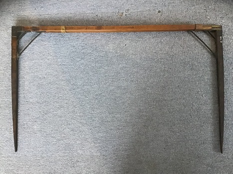 Top view of a bale measuring instrument used to calculate dimensions of bales being loaded and stacked in ships 