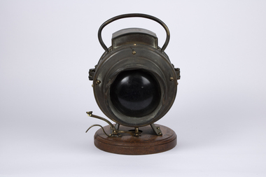 Front view of a candle powered signal lamp 14cm lens