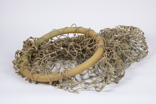Mussel bag made of plastic tube and rope