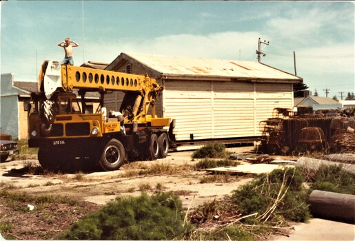 Photo of the crane used to move Rope Shed