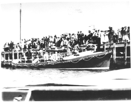 Black & white photograph of the Lifeboat QUEENSCLIFFE arriving at Queenscliffe March 1926