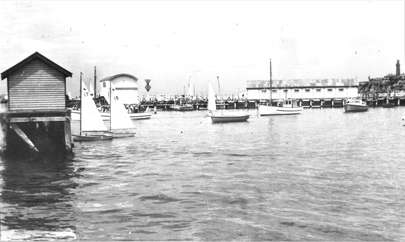 Black & white photograph of the New Queenscliffe pier