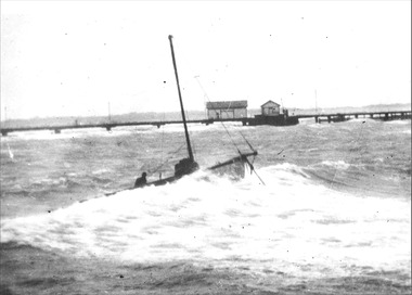 Jurgens' Couta boat KARA fighting a SE gale at Queenscliffe mooring
