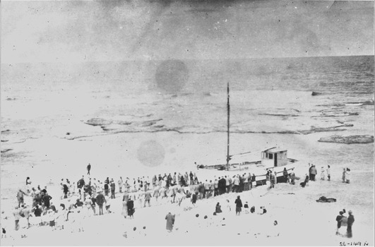 Fishing boat JAMES WILLIAM stranded & beached at Point Lonsdale 