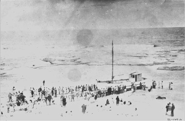 Fishing boat JAMES WILLIAM stranded & beached at Point Lonsdale 