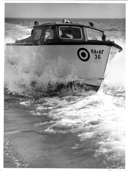 R J Pascoe driving RAAF boat #36
