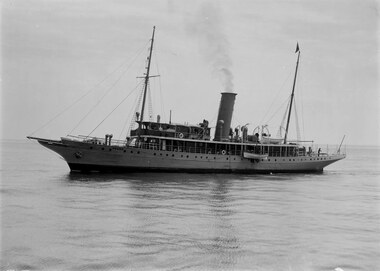 AKUNA 1 heading off from Port Phillip c1925