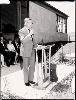 Opening of QMC Nov 1986 by the HonourableR MacKenzie.