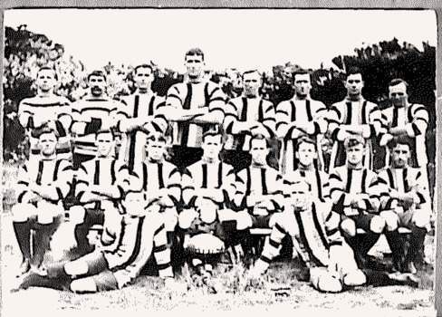 B&W photo ot 1913 Queenscliffe football team.