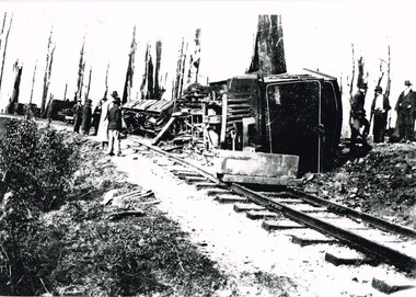 Photograph, Victorian Railways, Derailment at Beech Forest, 1904, 4 October 1904