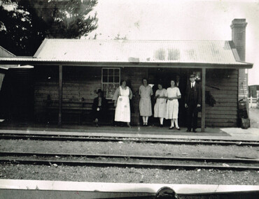 Photograph, Gwen Armistead, Gellibrand Station Master and Tea Room staff, c.1920