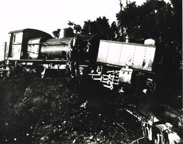 Photograph, Crowes: Locomotive G41 derailed, 1941