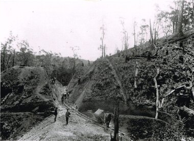 Photograph, Brucker, Powneys Cutting being excavated, c.1902