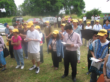 Praying at the VBP mass grave in Cherang Ruku