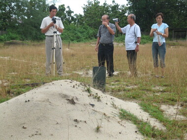 Inspecting the VBP cemetery in Besut, Dec 2005
