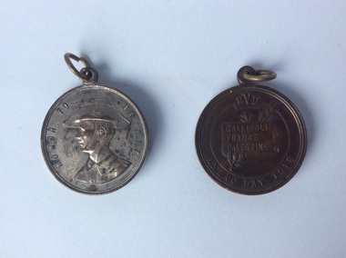 Childrens medal, ANZAC Day. School children’s medal, 1918