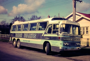 Calder Coaches Bendigo Bus Registration IFW 094 in front of a house