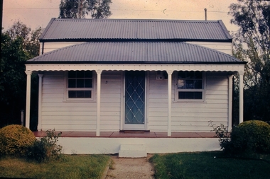 Slide - No 5 Michelsen Street North Bendigo Early Cottage