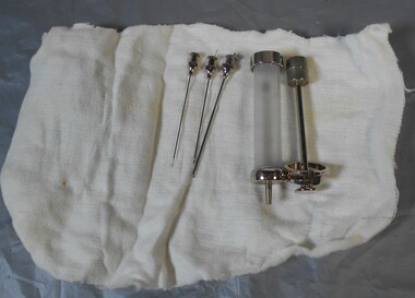 Functional object - 5 cc syringe