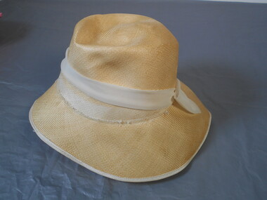 Costume - Ladies' hat