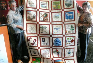Photograph - Centenary Quilt MBTG Bendigo