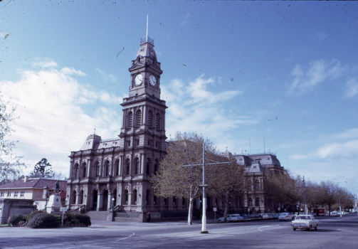 12604d The old post office and law courts in Pall Mall