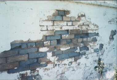 Photograph - CHINESE BRICK WALL  - ROWAN STREET, BENDIGO, November 2000