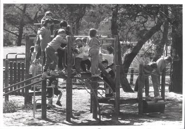 Photograph - BENDIGO ADVERTISER COLLECTION: BARKER'S CREEK PRIMARY SCHOOL