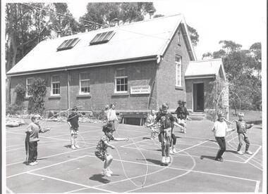 Photograph - BENDIGO ADVERTISER COLLECTION: BARKERS CREEK PRIMARY SCHOOL