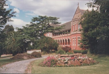 Photograph - EDITH LUNN COLLECTION: GIRTON COLLEGE 1986 (FORMERLY ST. AIDANS ORPHANAGE), 13/12/1986