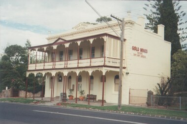 Photograph - EDITH LUNN COLLECTION: GOLD MINES HOTEL, MARONG ROAD, BENDIGO, 24/02/1994