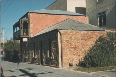 Photograph - ESTELLE HEWSTON COLLECTION: SPECIMEN COTTAGE HARGREAVES STREET BENDIGO, Sept 1990