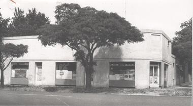 Photograph - LUKE'S BAKERY - GOLDEN SQUARE