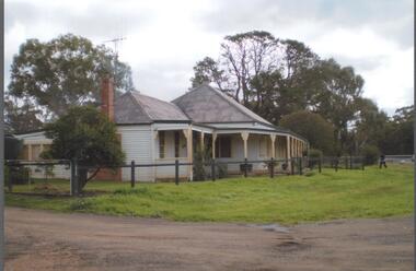 Photograph - BENDIGO HISTORICAL SOCIETY COLLECTION: MATHIESON'S HOTEL, KNOWSLEY