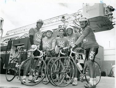 Photograph - BENDIGO ADVERTISER COLLECTION: BIKES, 1996