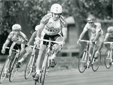 Photograph - BENDIGO ADVERTISER COLLECTION: BIKES, 1990s