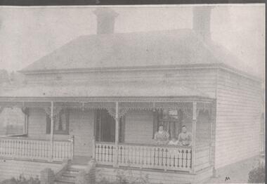 Photograph - GRAY HOUSE IN ROWAN STREET BENDIGO