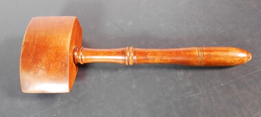 Memorabilia - SOROPTIMIST COLLECTION: GAVEL WITH INSCRIPTION, 1978 - 2015