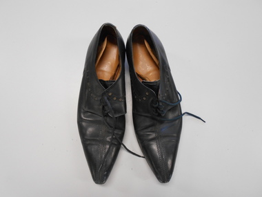 Clothing - AILEEN AND JOHN ELLISON COLLECTION: SHOES, 1960s