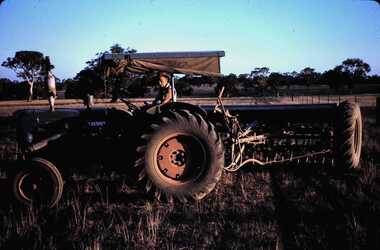 Slide - MOUAT CRAWFORD COLLECTION: FARMING IN THE WIMMERA, c1960s