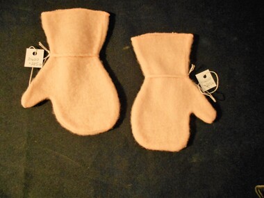 Clothing - BABY CLOTHES COLLECTION: BABY MITTENS, Early 1940's
