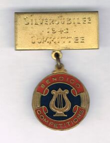 Souvenir - BENDIGO COMPETITIONS SILVER JUBILEE COMMITTEE BADGE, 1948