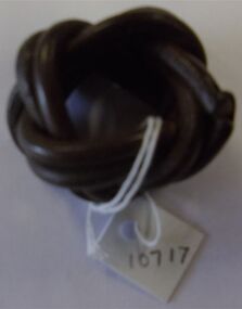 Functional object - BRAIDED LEATHER KNOT