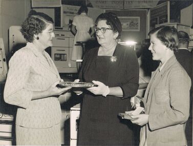 Photograph - CASTLEMAINE GAS COMPANY COLLECTION: PHOTO PEOPLE