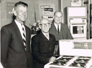 Photograph - CASTLEMAINE GAS COMPANY COLLECTION: PHOTO PEOPLE