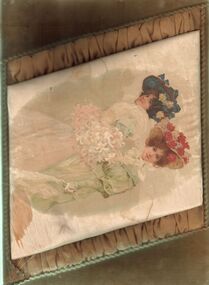 Memorabilia - CHOCOLATE BOX COLLECTION: GREEN SILK AND VELVET CHOCOLATE BOX, 1901-1911