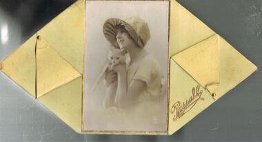 Container - CHOCOLATE BOX COLLECTION: PASCALL BOX, 1920s