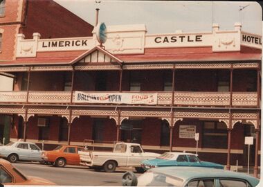 Photograph - BENDIGO HOTEL COLLECTION:  LIMERICK CASTLE HOTEL, 259 WILLIAMSON STREET, BENDIGO