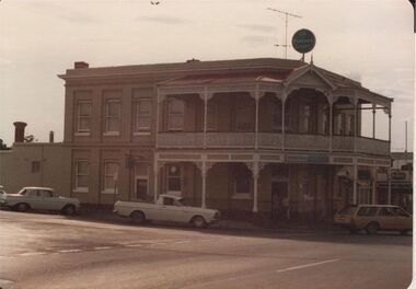 Photograph - BENDIGO HOTEL COLLECTION: VICTORIA HOTEL, EAGLEHAWK