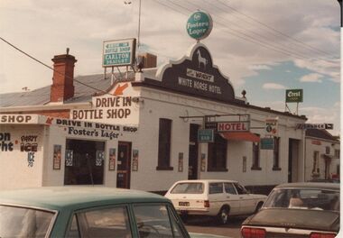 Photograph - BENDIGO HOTEL COLLECTION:  WHITE HORSE HOTEL